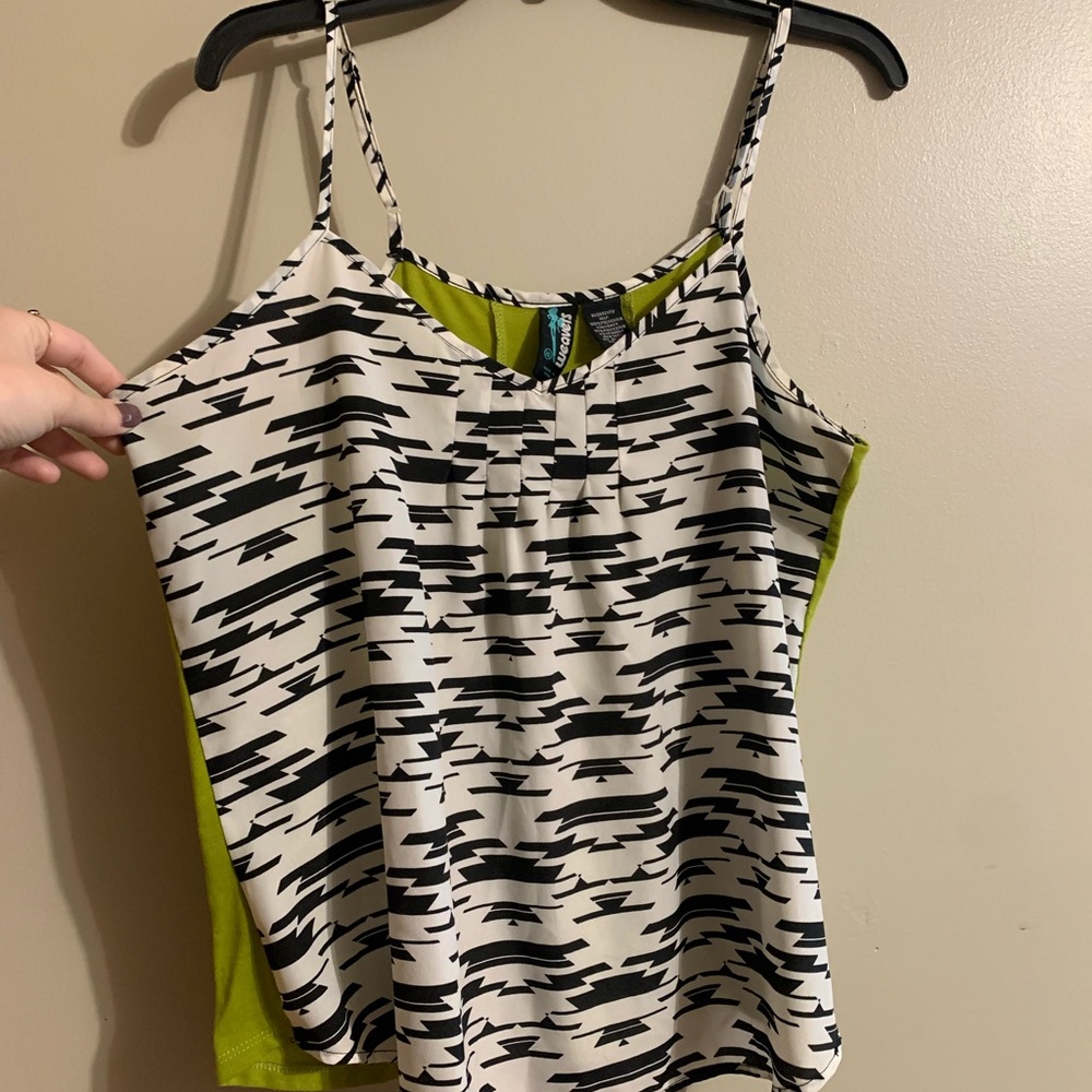 Weavers Sz XL (fits like LG) camisole w/ black & white pattern/lime green back.